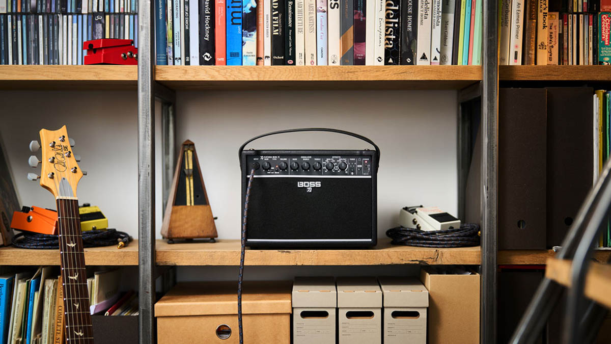 Boss Katana Mini-X: the new take-anywhere practice amp from Boss. Suitable for guitar or bass, it comes equipped with amp models and effects.