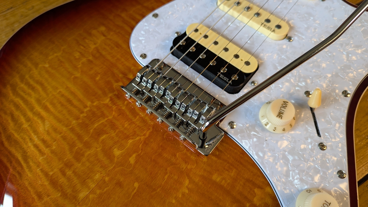 The tremolo and bridge pickup of the Harley Benton ST-Modern Plus