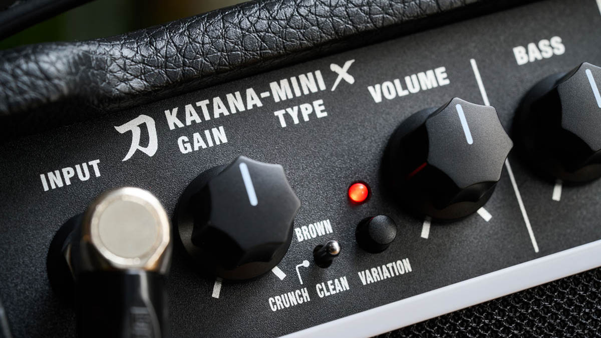 Boss Katana Mini-X: the new take-anywhere practice amp from Boss. Suitable for guitar or bass, it comes equipped with amp models and effects.