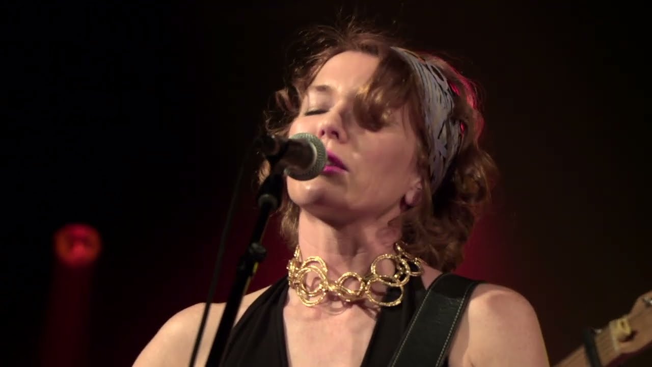 Sue Foley plays Slow Blues at Festival De Guitares de Monde June 2023 - YouTube