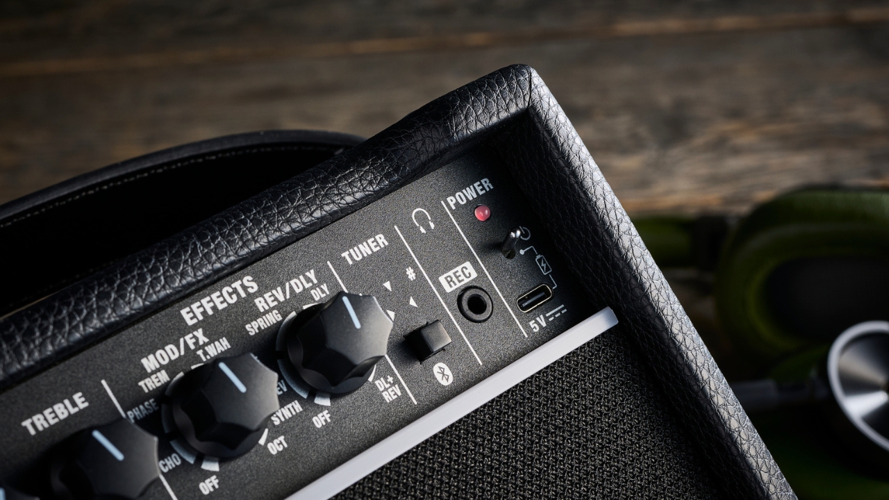 Close up of the effects knobs on the Boss Katana Mini X guitar amp