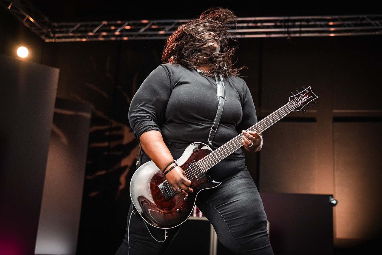 Diamond Rowe plays her Jackson Pro Series DR12MG EVTN6