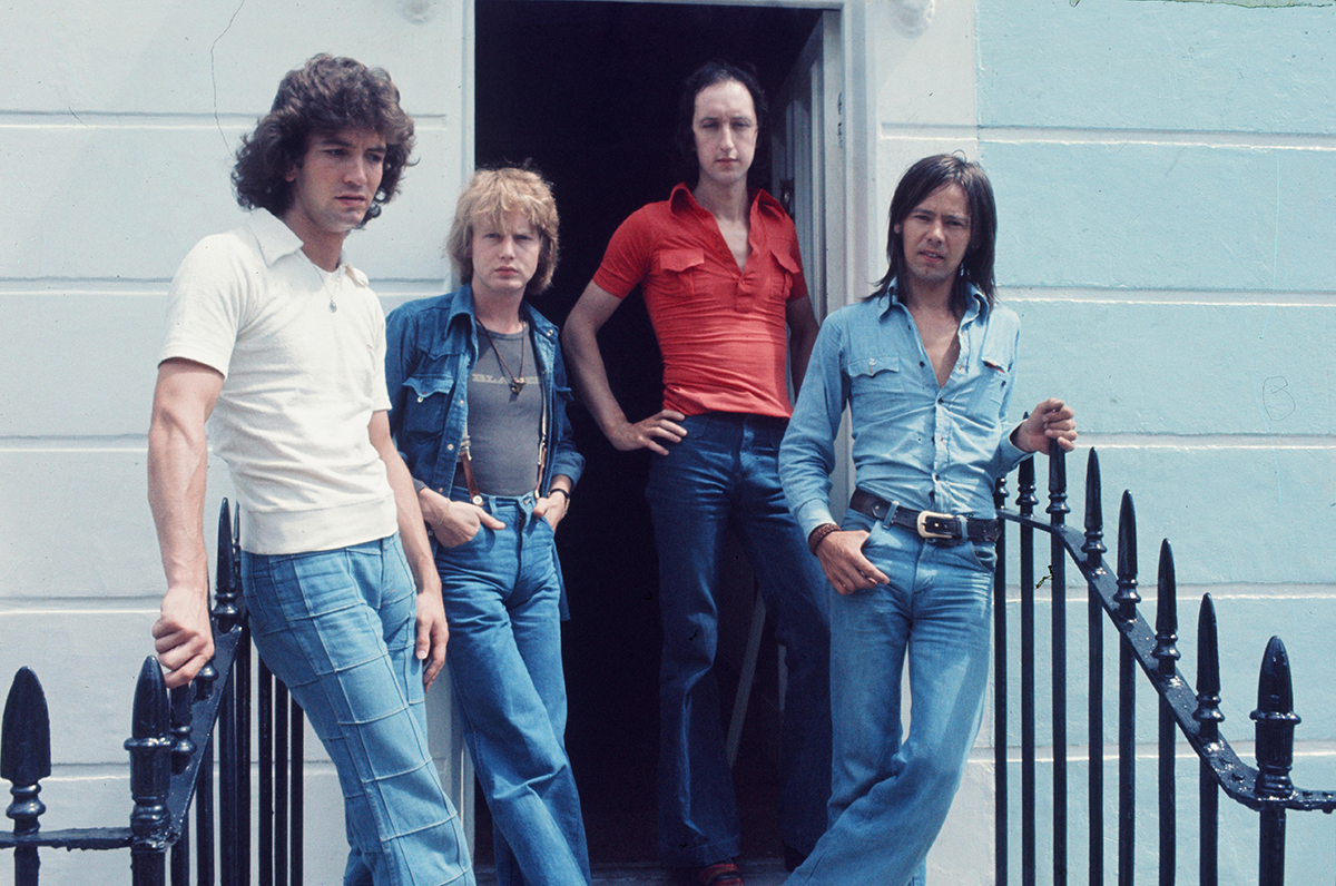 Pilot pose in London, July 1975. (from left) Stuart Tosh, Billy Lyall, Ian Bairnson and David Paton.