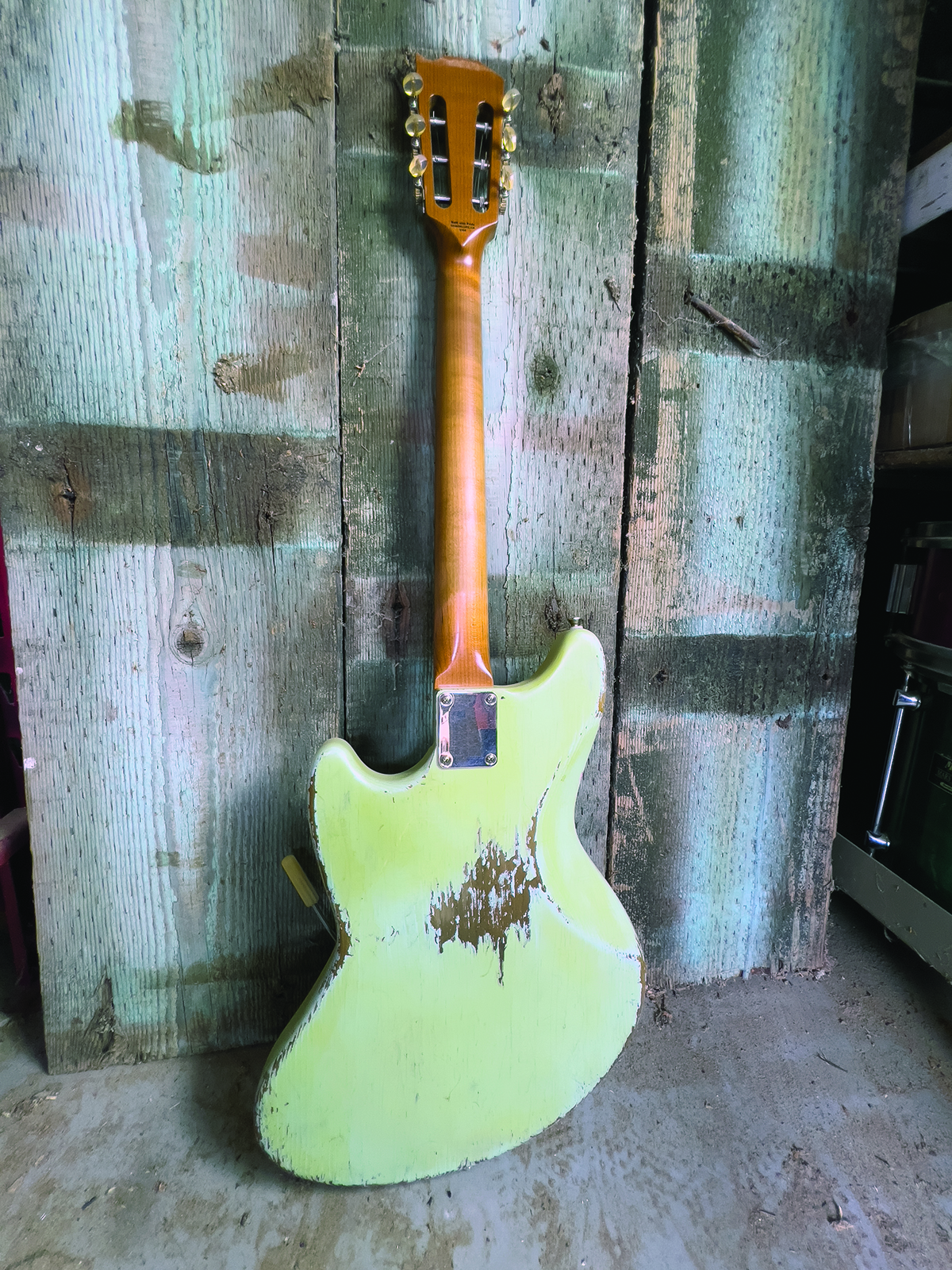 A photo showing the Abernethy Sonic Empress THC electric guitar