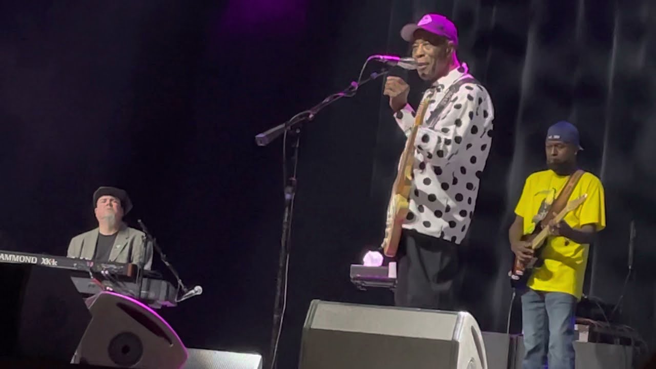 Buddy Guy - Strange Brew (Cream cover) featuring his son Greg on guitar. - YouTube