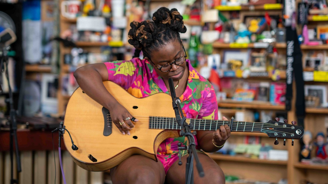 Yasmin Williams: Tiny Desk Concert - YouTube