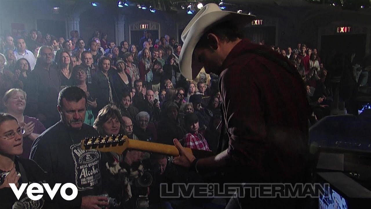 Brad Paisley - Mud On The Tires (Live on Letterman) - YouTube