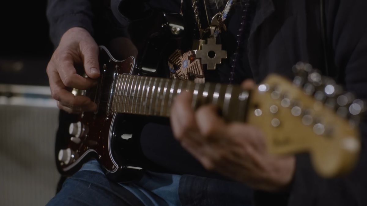 Gustavo Santaolalla plays his “Guitarocko” Strat