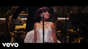 RAYE - Oscar Winning Tears. (Live at the Royal Albert Hall) - YouTube