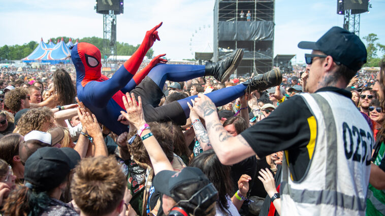 "In previous years, due to wearable tech issues, we saw a rise of nearly 700 extra 999 calls in a weekend": British Police encourage moshing festival-goers to take off their smartwatches