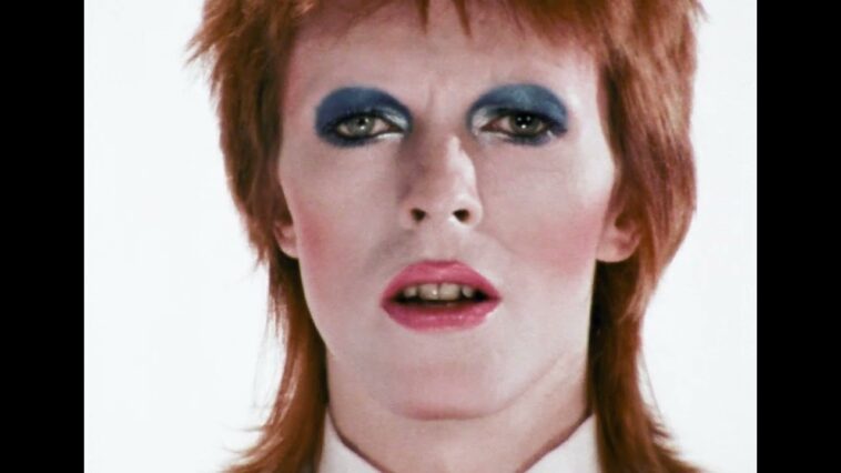David Bowie - Life On Mars? (Original Ending Version) [4K Upgrade] - YouTube