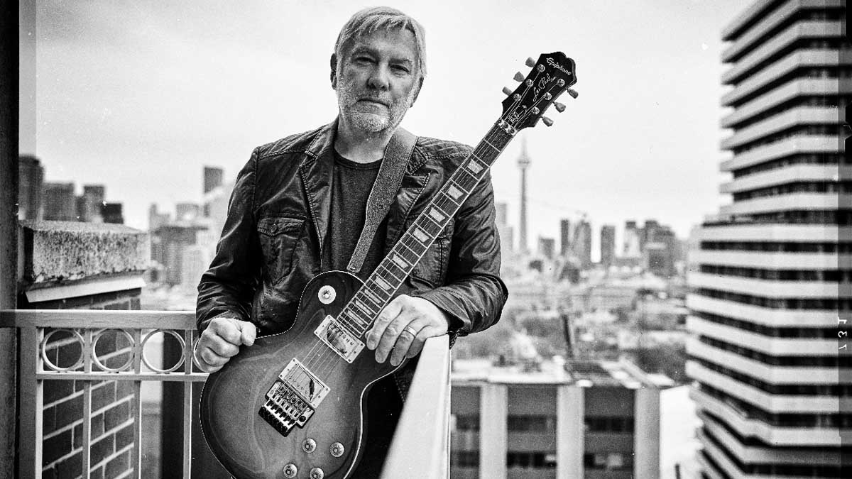 Alex Lifeson with his new Epiphone Les Paul Axcess Standard