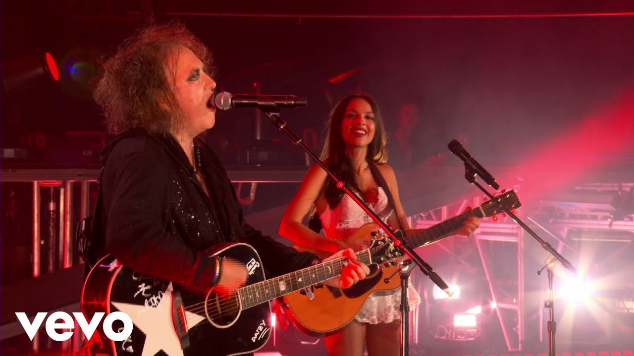 Olivia Rodrigo, Robert Smith - Friday I’m in Love (Live From Glastonbury) - YouTube