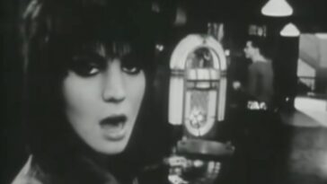“There’s nothing more threatening than a girl with a guitar”: The classic ’80s hit that topped the US chart for seven weeks and turned Joan Jett into a rock icon