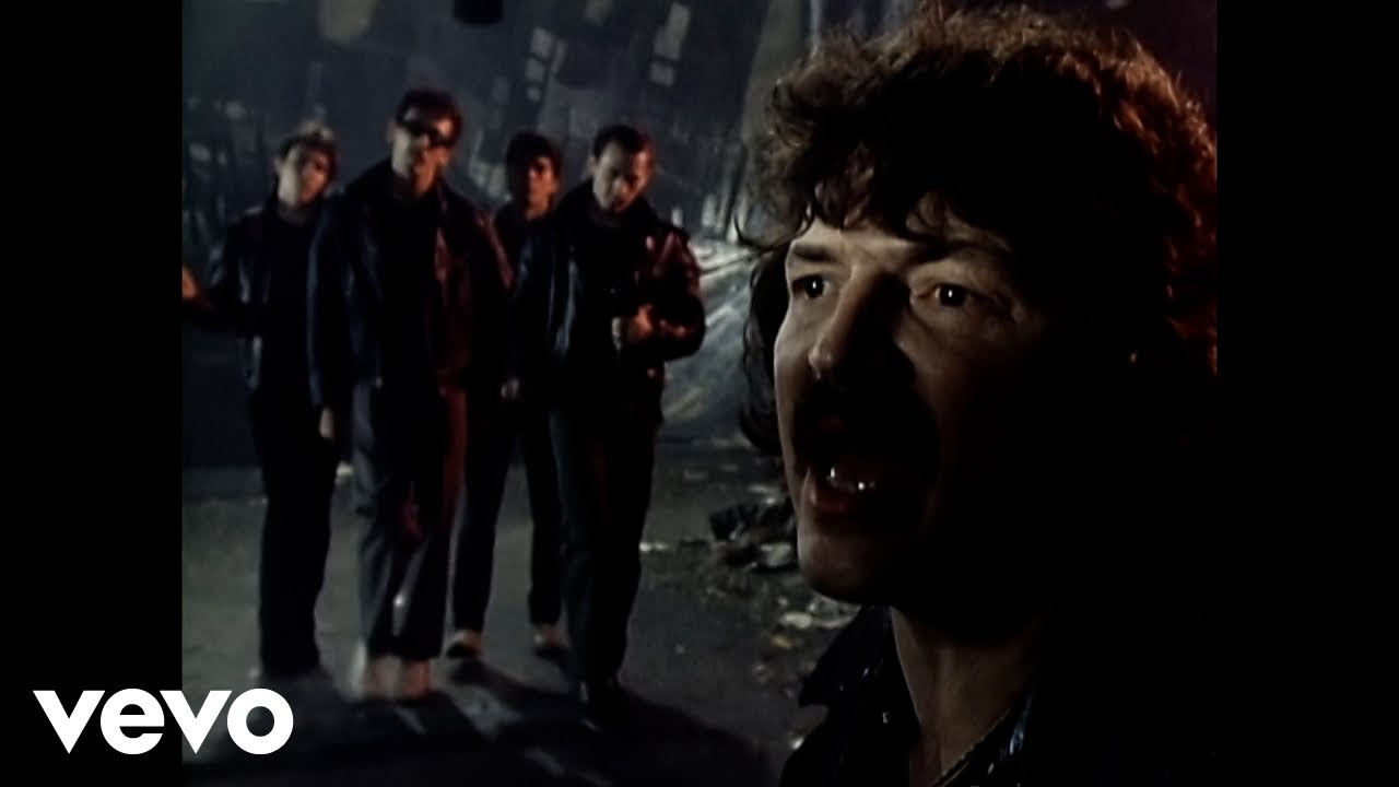 Toto - Rosanna (Official HD Video) - YouTube