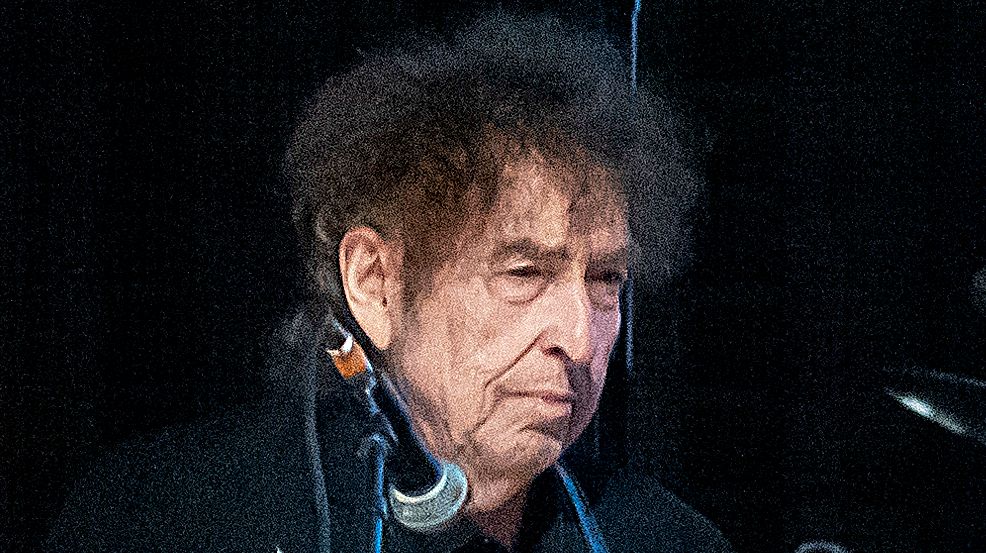 "First and foremost, we are fans of Bob Dylan; the thought of being barred from future performances is incredibly heartbreaking": Owner of Dylan fansite removed from concert for being deemed an "unwelcome individual."]