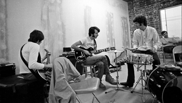 How a Beatles-Inspired Riff Sparked the Monkees' First Major Hit]