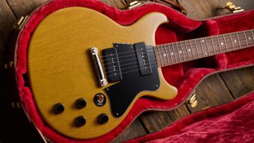 "Almost every note I create brings to mind a legendary musician or style: the unique charm of mahogany and P-90s shines through! Review of the Gibson Les Paul Special Double Cut."]