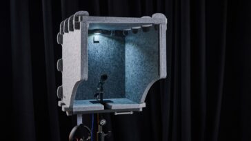"An Easily Transportable Device Offering a Practical and Realistic Solution for Various Settings: t.akustik Vocal Head Booth Mobile Review"]