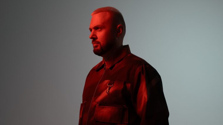 "Chris Lake Discusses How AI's Ability to Create Music from Prompts Poses a 'Threat' to Artistic Expression"]
