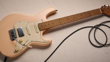 "Cort G200SE Review: Comparable to Affordable Squier, Epiphone, and Yamaha Guitars"]