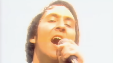 "Experiencing an Instant Connection: How a One-Hour Creation Became a New Wave Classic and Chart-Topping Hit, Captured in Just One Take"]