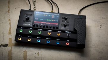 "From my perspective, it's the most user-friendly modeler for live performances": Review of the Line 6 Helix Stadium XL Floor.]