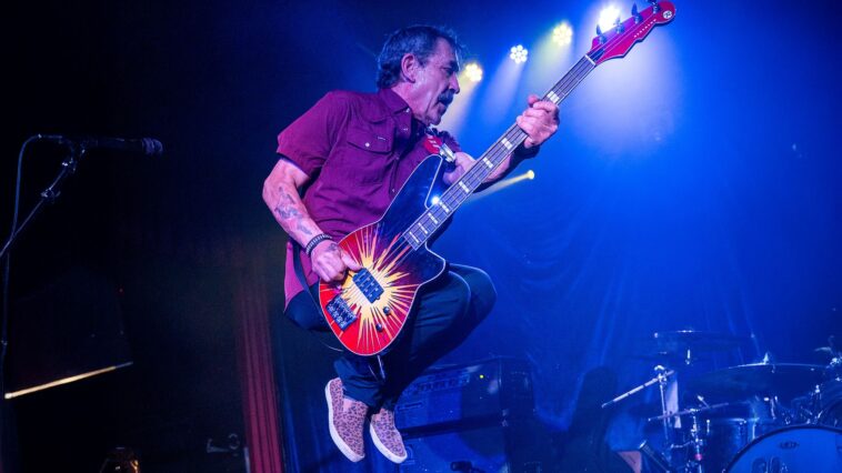 Greg Norton Discusses Hüsker Dü and His Iconic Reverend Bass Guitar]