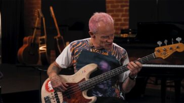 How Flea Acquired His 1961 Fender Jazz Bass Through Twitter]