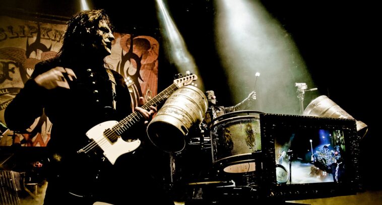 Jim Root discusses the creation of his signature Fender Telecaster.]