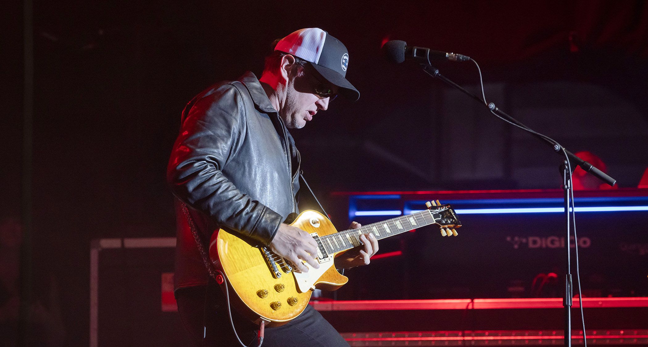 Joe Bonamassa Demonstrates How to Add Weight to Your Riffs]