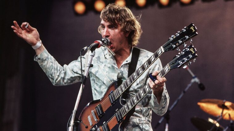 Joe Walsh identifies the "12 greatest guitar solos of all time."]