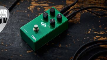 "Overall, the Source Code may be Tamura's crowning achievement — an almost flawless TS808-style pedal from the creator of the Tube Screamer that could potentially set a new benchmark." TWA Source Code review]