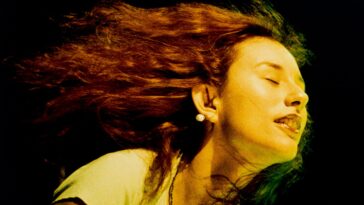 "Playing Along: How Tori Amos Crafted Her Enigmatic Hit 'Cornflake Girl' After the Music Stopped"]