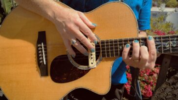 Pros and Cons: Essential Information for Guitarists on Fake Nails]