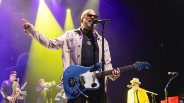 Raul Malo, lead singer of The Mavericks, passes away at 60.]