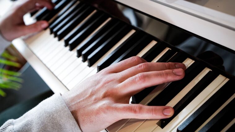 Received a new piano or keyboard for Christmas but find it hard to get going? Check out my selection of 12 accessories to simplify your learning!]