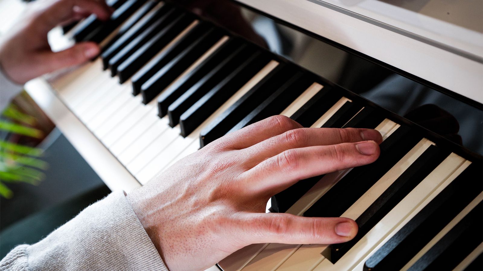 Received a new piano or keyboard for Christmas but find it hard to get going? Check out my selection of 12 accessories to simplify your learning!]