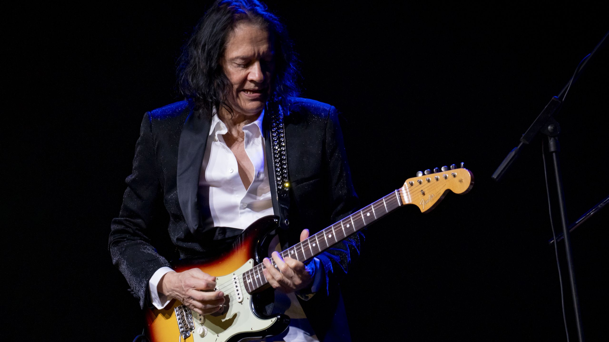 Robben Ford Discusses Miles Davis, Joni Mitchell, and His Tribute to Jeff Beck]