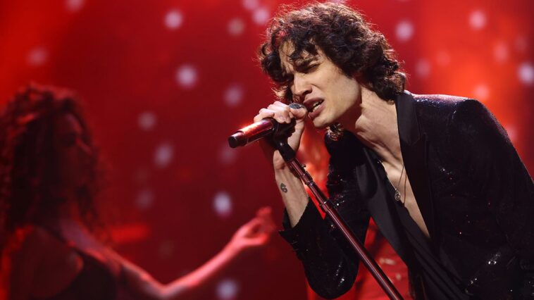 "Sombr Discusses the Creation of Viral Hit 'Undressed' and His Approach to Crafting 'An Iconic Indie Rock Track' with Original Bedroom Recordings."]