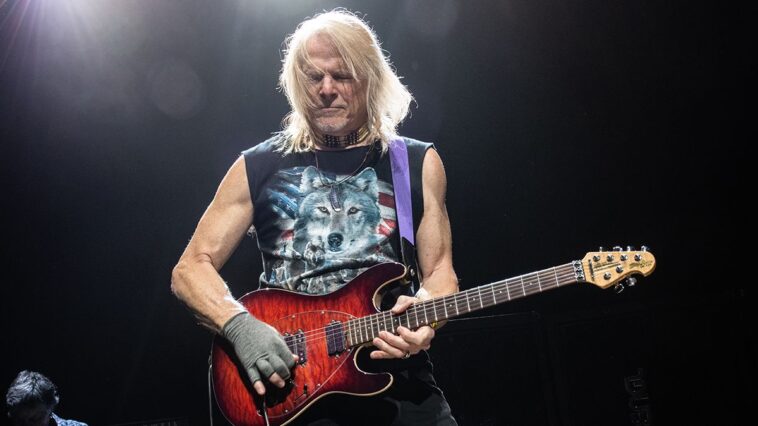 Steve Morse discusses his exit from Deep Purple.]