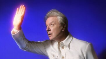 "This Playlist Isn't About the Solstice or Paganism: David Byrne Has a Perfect Alternative for Those Who Dislike Christmas Music"]
