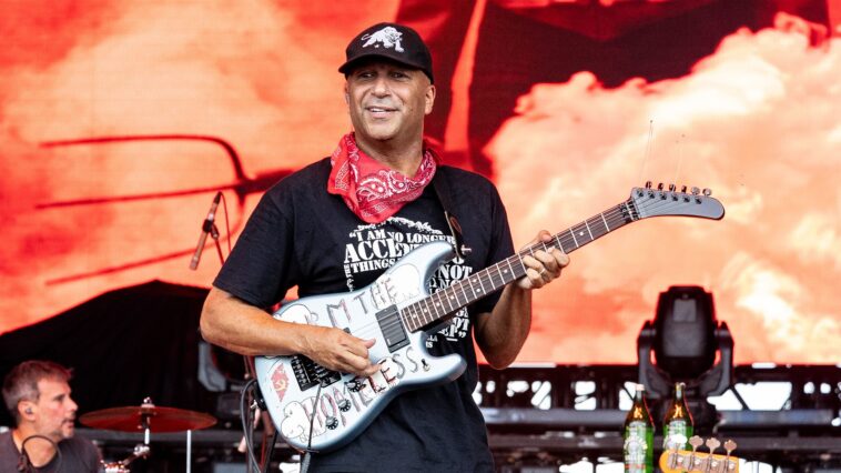 Tom Morello featured his Arm the Homeless signature during his tour performances.]