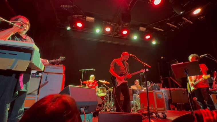 "Unexpected Tribute: Yo La Tengo Honors Jewish Songwriter Rob Reiner This Hanukkah"]