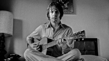 Bob Weir Discusses the Guitar He Acquired from George Benson]