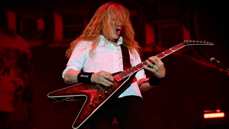 Dave Mustaine Discusses the Process of Hiring and Letting Go of Every Megadeth Guitarist]