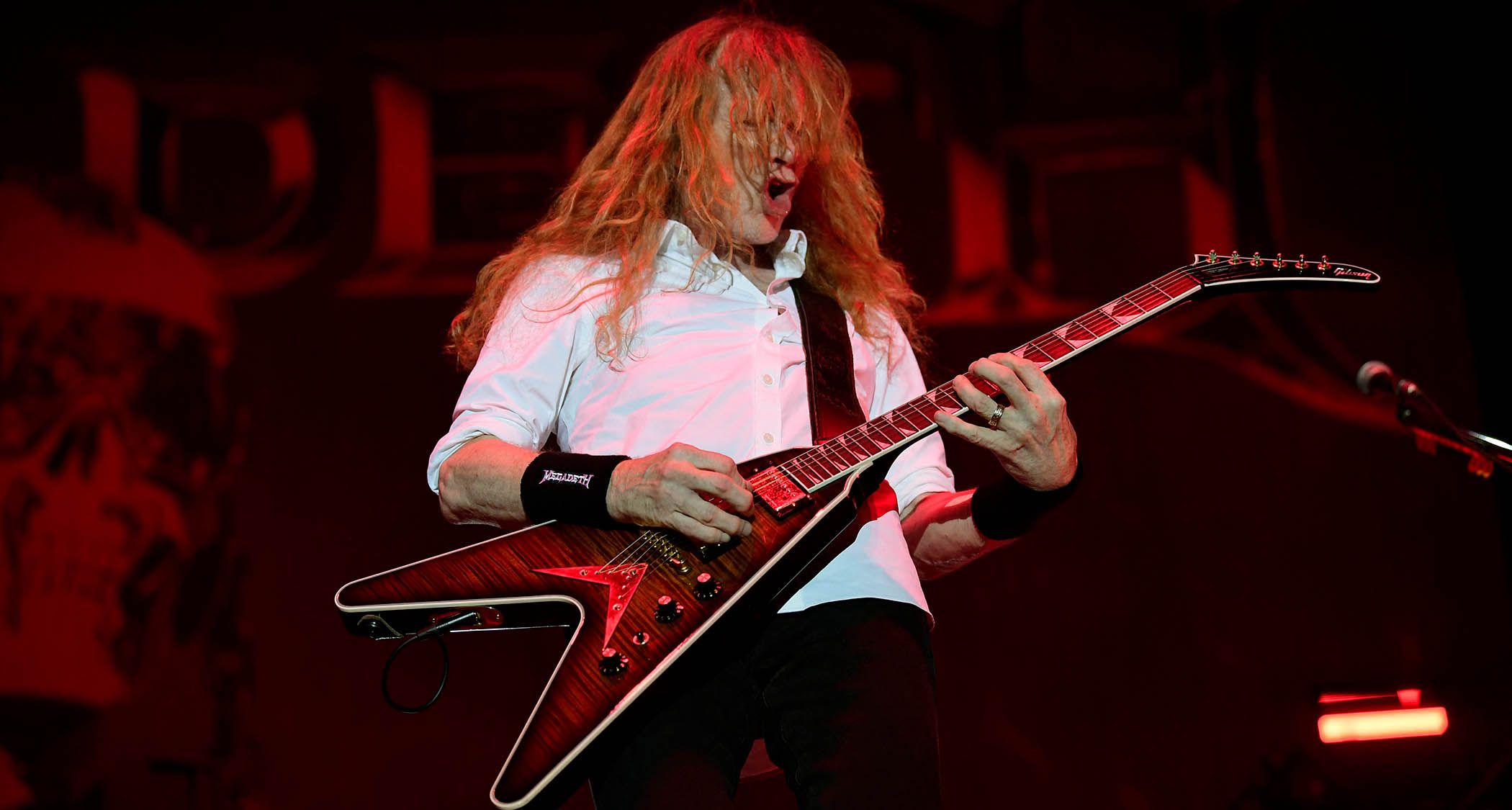 Dave Mustaine Discusses the Process of Hiring and Letting Go of Every Megadeth Guitarist]