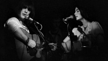 "Emmylou Harris Reflects on Her Collaboration with Gram Parsons: 'I May Have Been Naive and Overlooked Certain Aspects, But He Was Fully Engaged and Highly Focused.'"]