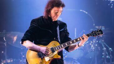 Exploring Extended Chords and Harmony in the Style of Steve Hackett]