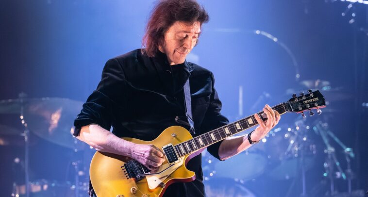 Exploring Extended Chords and Harmony in the Style of Steve Hackett]